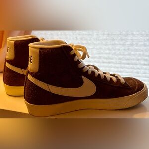 NIKE BLAZER MID '77 VINTAGE sz8 (women)